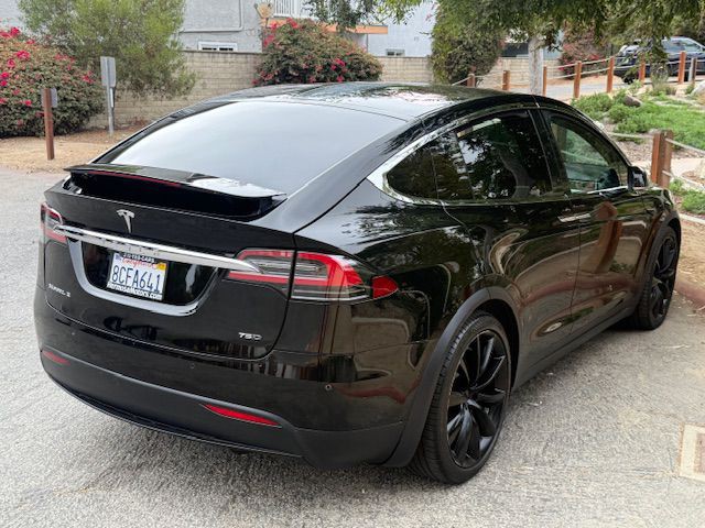 2017 Tesla Model X Image 35