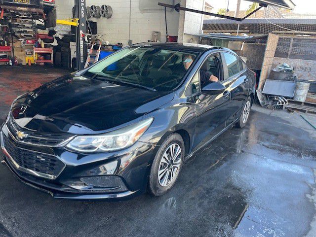 2018 Chevrolet Cruze Image 1