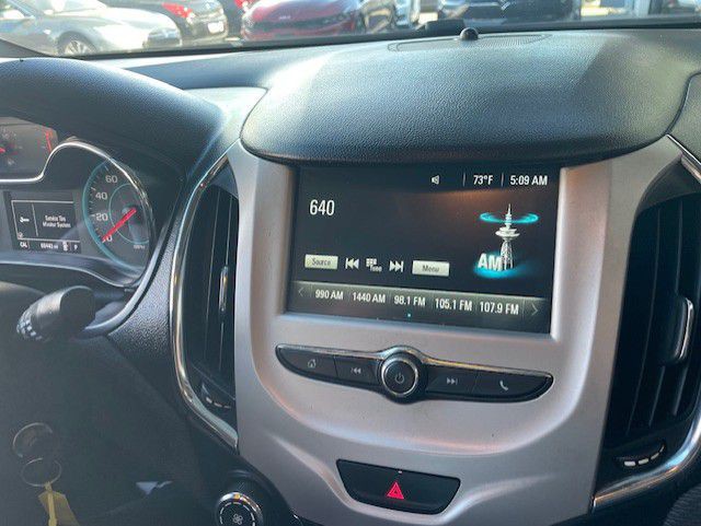 2018 Chevrolet Cruze Image 3