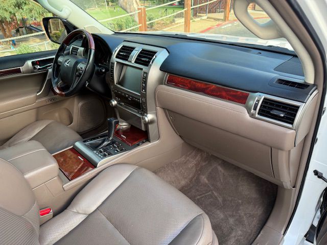 2012 Lexus GX Image 21
