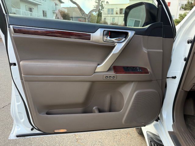 2012 Lexus GX Image 28