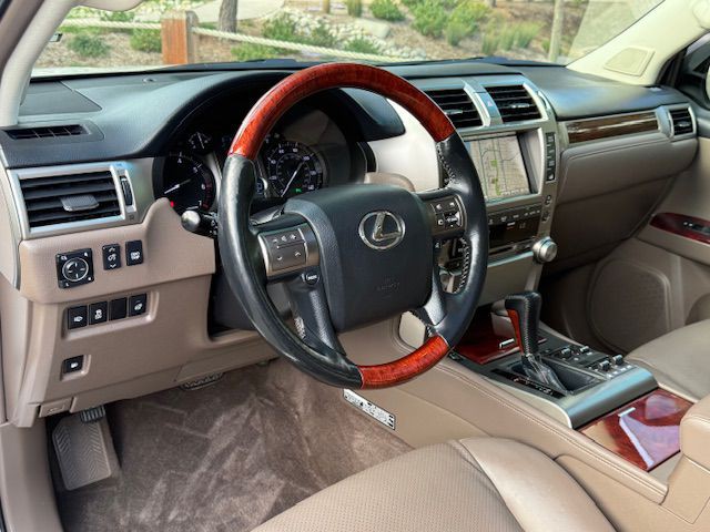 2012 Lexus GX Image 30