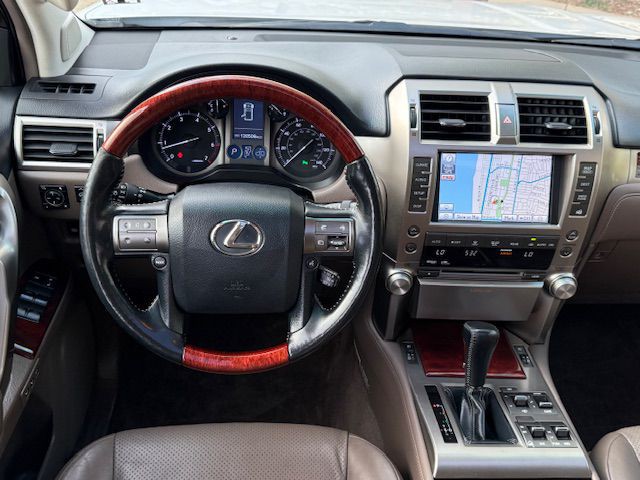 2012 Lexus GX Image 32