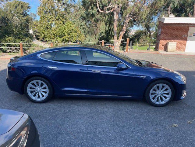 2016 Tesla Model S Image 11
