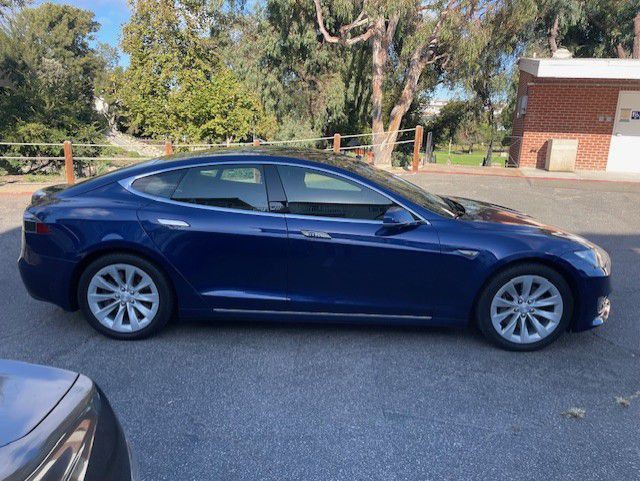 2016 Tesla Model S Image 12