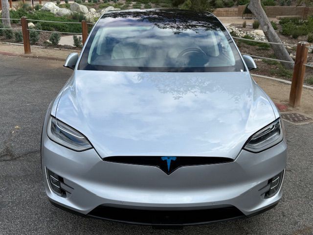 2017 Tesla Model X Image 2