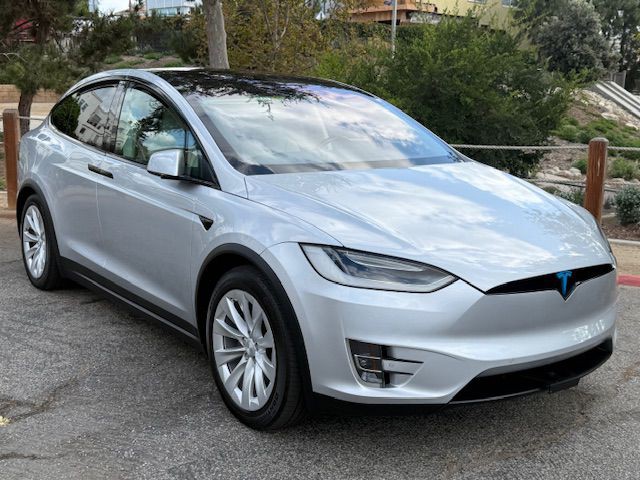 2017 Tesla Model X Image 3