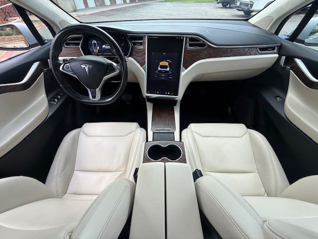 2017 Tesla Model X Image 7
