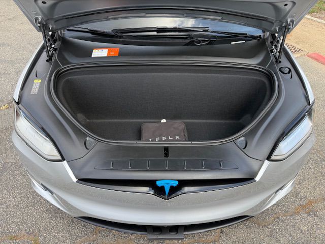 2017 Tesla Model X Image 10