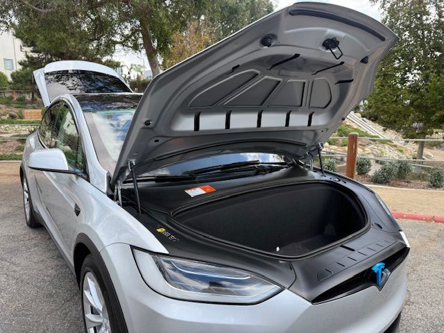 2017 Tesla Model X Image 11