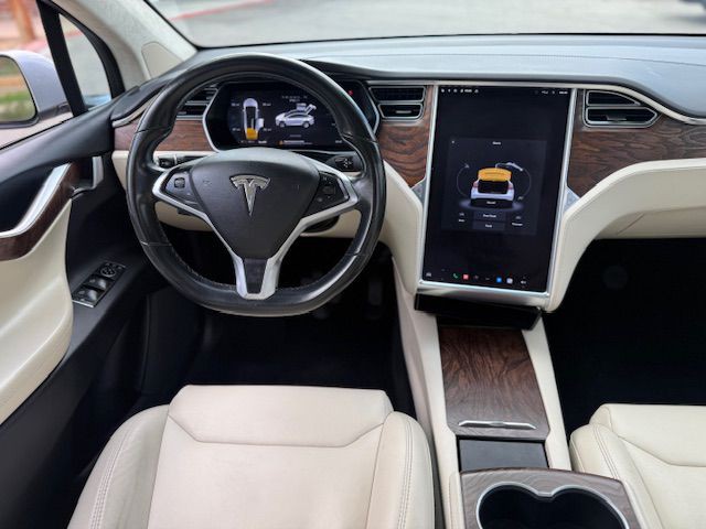 2017 Tesla Model X Image 15