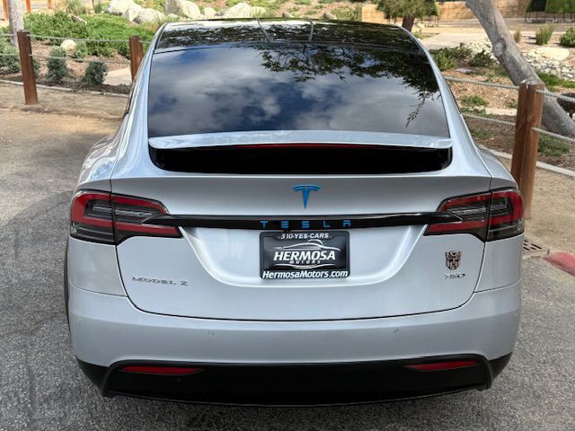 2017 Tesla Model X Image 24