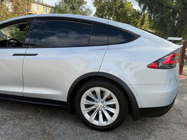 2017 Tesla Model X Image 25