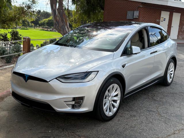 2017 Tesla Model X Image 28