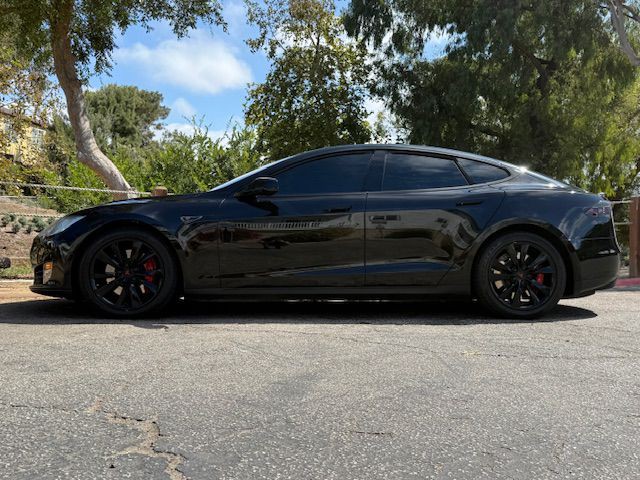 2015 Tesla Model S Image 2