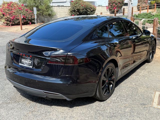 2015 Tesla Model S Image 3