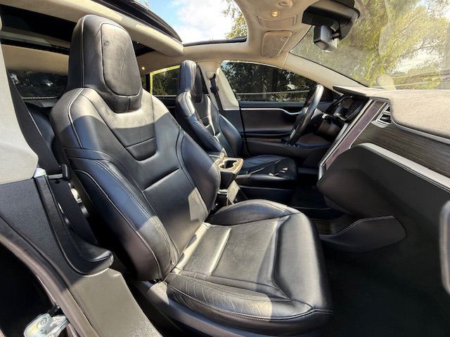 2015 Tesla Model S Image 4