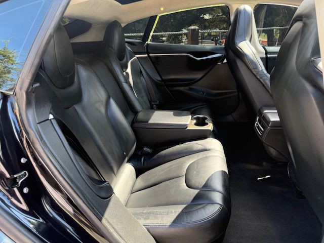 2015 Tesla Model S Image 7