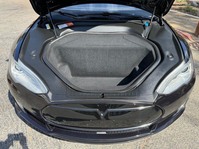 2015 Tesla Model S Image 12
