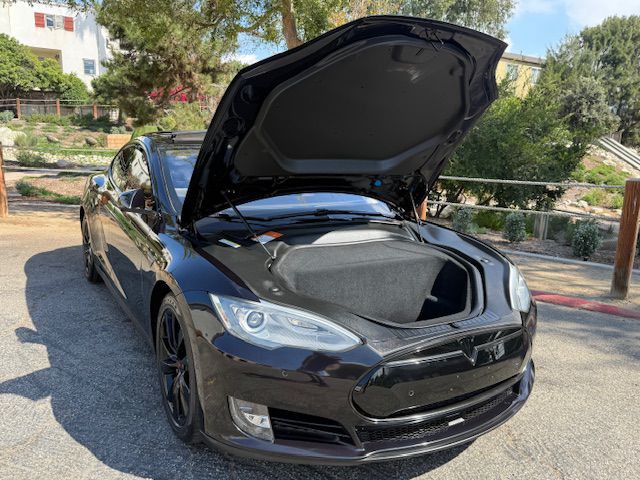 2015 Tesla Model S Image 13