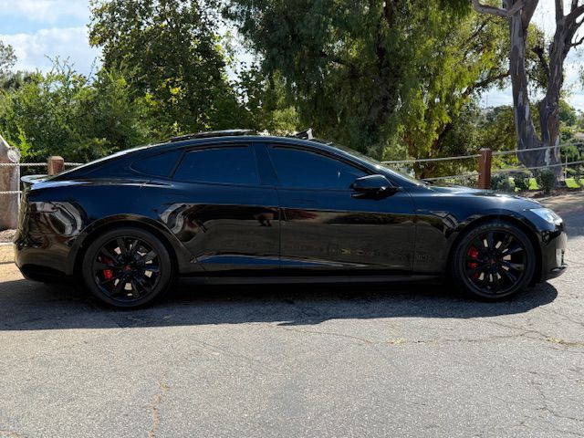 2015 Tesla Model S Image 14