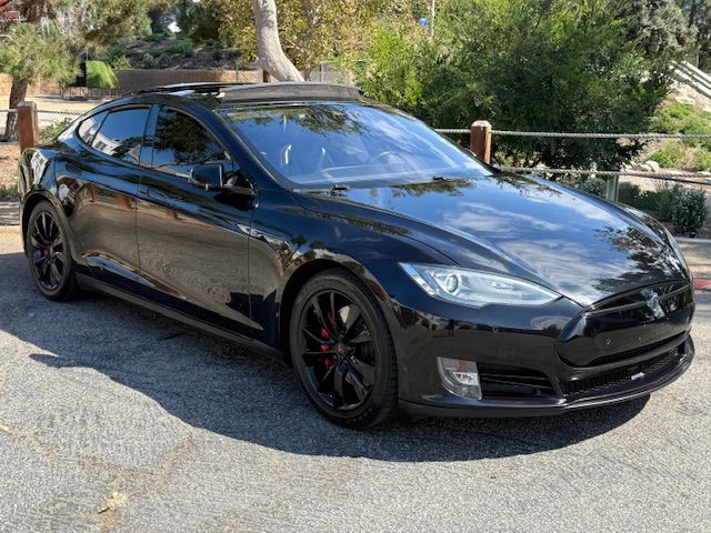 2015 Tesla Model S Image 19