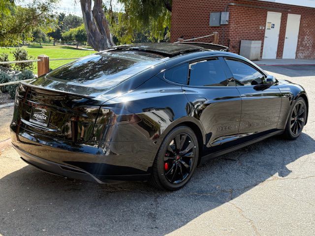 2015 Tesla Model S Image 22
