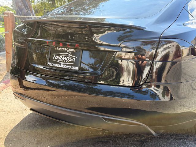 2015 Tesla Model S Image 23