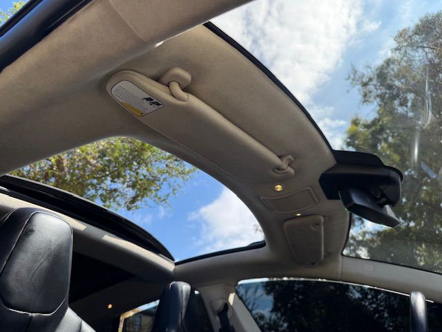 2015 Tesla Model S Image 25