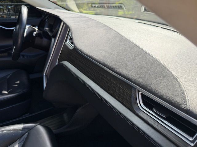 2015 Tesla Model S Image 26