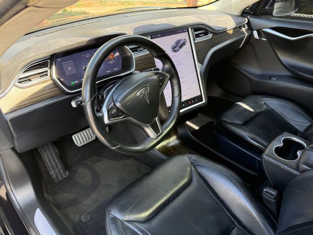 2015 Tesla Model S Image 32