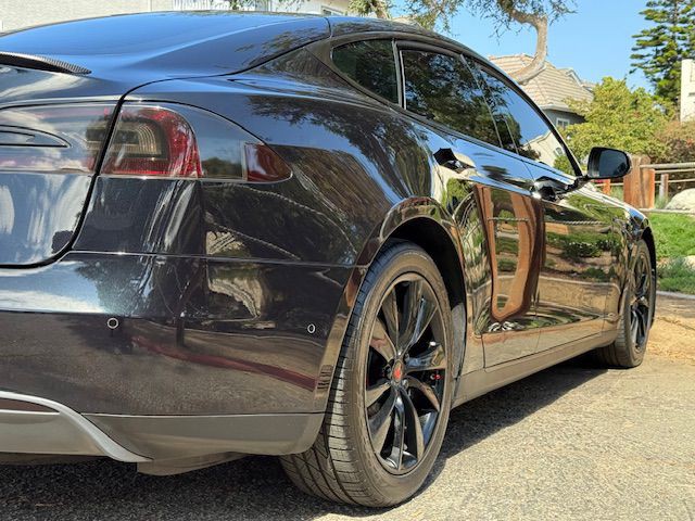 2015 Tesla Model S Image 36
