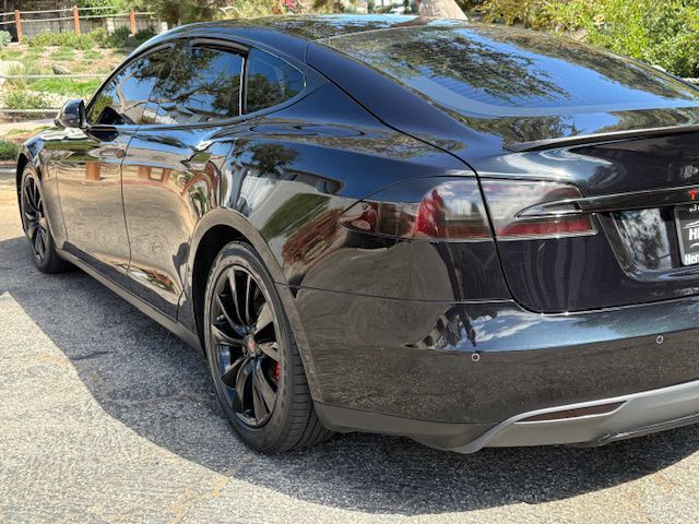 2015 Tesla Model S Image 39