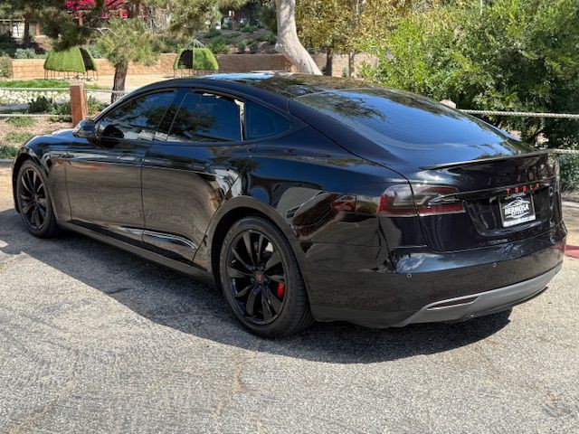 2015 Tesla Model S Image 40