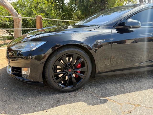 2015 Tesla Model S Image 42