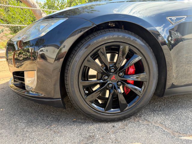 2015 Tesla Model S Image 43