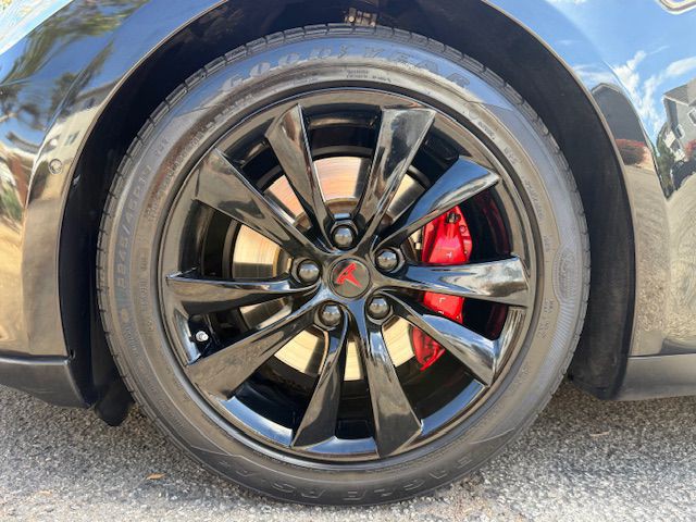 2015 Tesla Model S Image 44