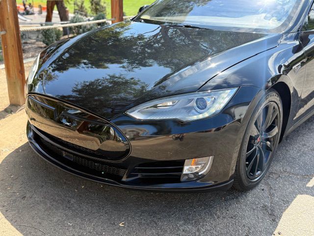 2015 Tesla Model S Image 46