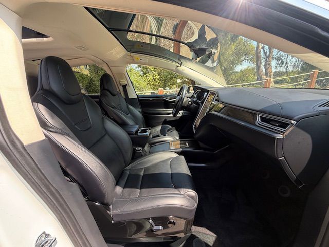 2016 Tesla Model X Image 6