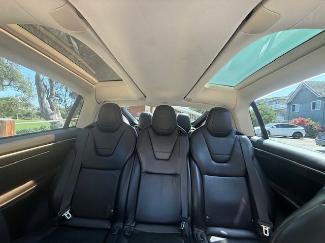 2016 Tesla Model X Image 8