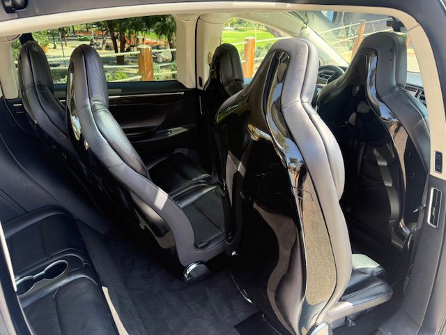 2016 Tesla Model X Image 11