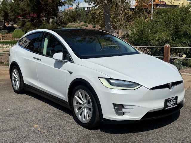 2016 Tesla Model X Image 12