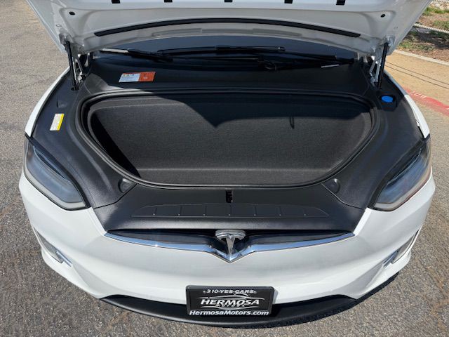 2016 Tesla Model X Image 13