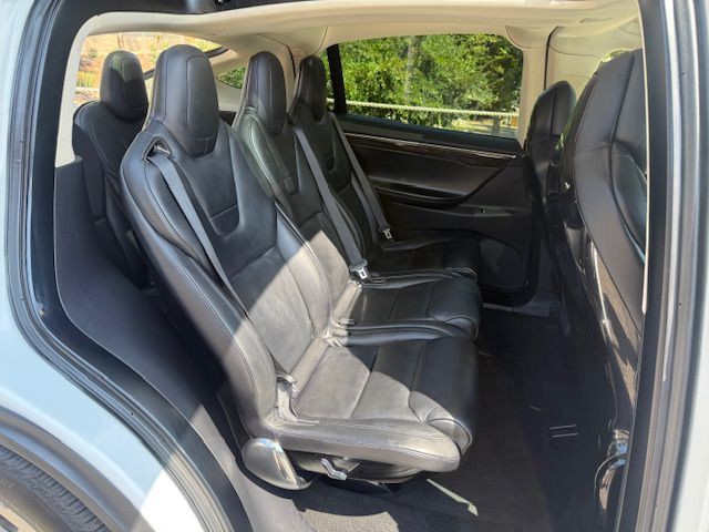 2016 Tesla Model X Image 14