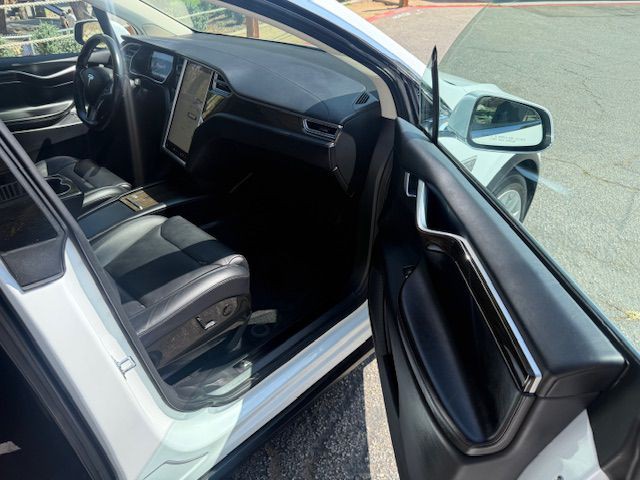 2016 Tesla Model X Image 19