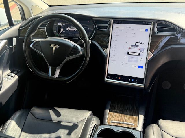 2016 Tesla Model X Image 20