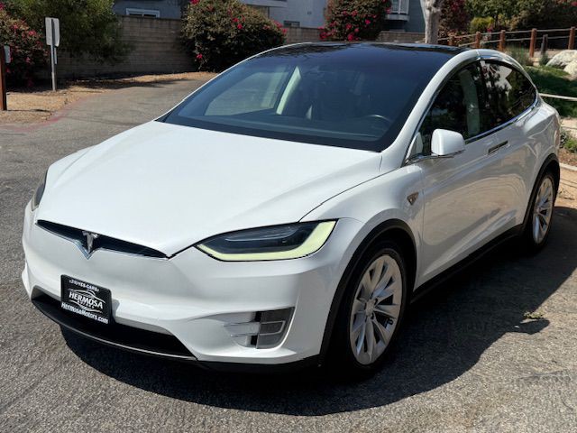 2016 Tesla Model X Image 22