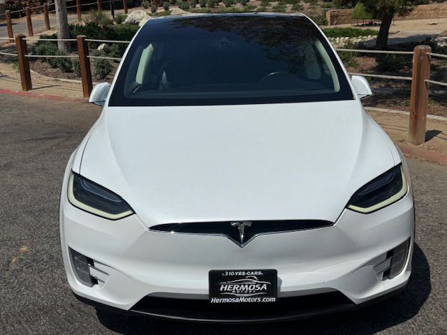 2016 Tesla Model X Image 23