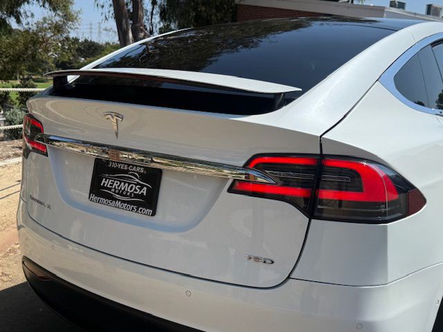 2016 Tesla Model X Image 25