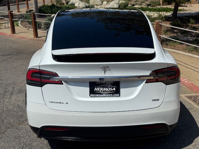 2016 Tesla Model X Image 29